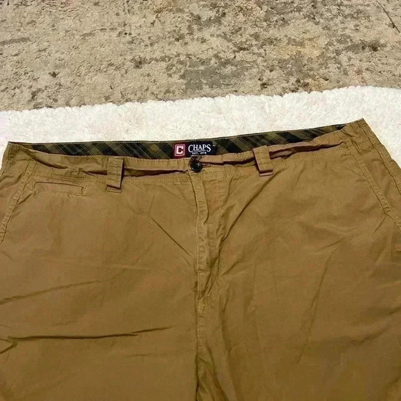 Men’s size 42, 100% cotton, dark khaki chaps shorts, like new condition - Picture 2 of 5